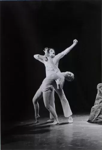 achat photographie Bip et la statue de Roger Pic , le Mime Marceau